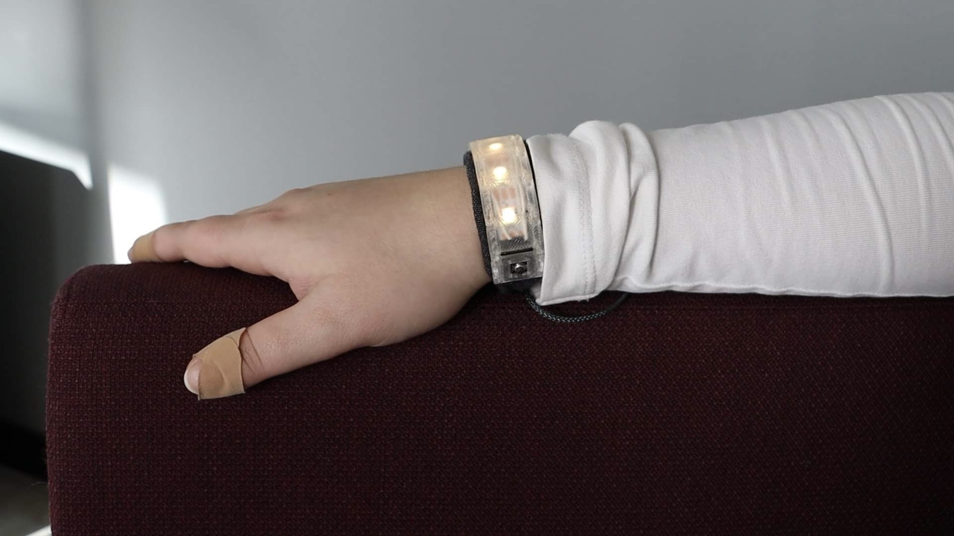 Partner bracelet in home-mode